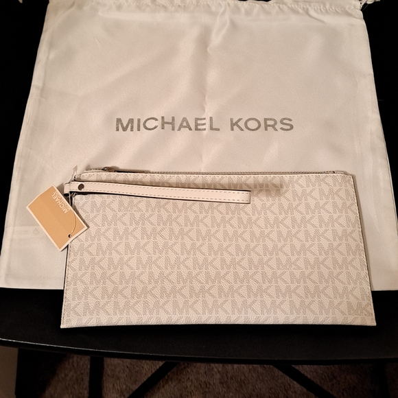 Michael Kors Jet Set Travel wrislet NWT with NWT Michael Kors Dust bag - Picture 3 of 7